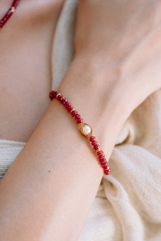Crimson Pearl | Red Chalcedony & Freshwater Pearl Bracelet